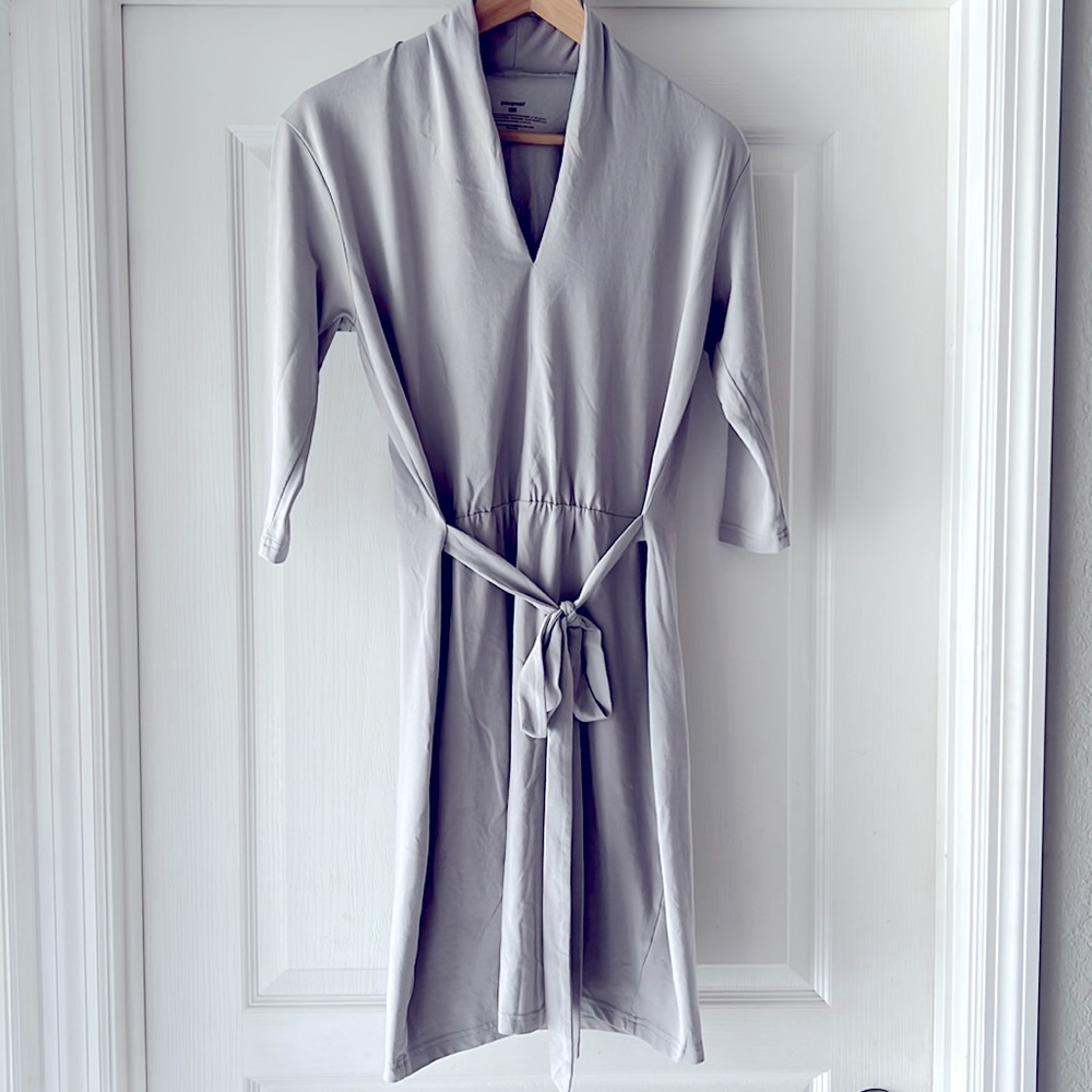 NWOT Patagonia Organic Cotton Gray V Neck Dress w/ pockets!Sm 3/4 length sleeves